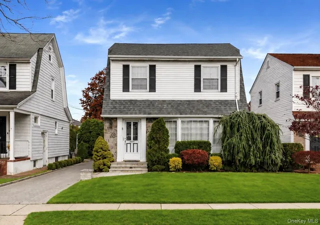 Photo 2 of Single family home for sale at 19 Stratford Ave, Hempstead, NY 11530 | MLS# 1037557 | Listing updated on 2026-09-11