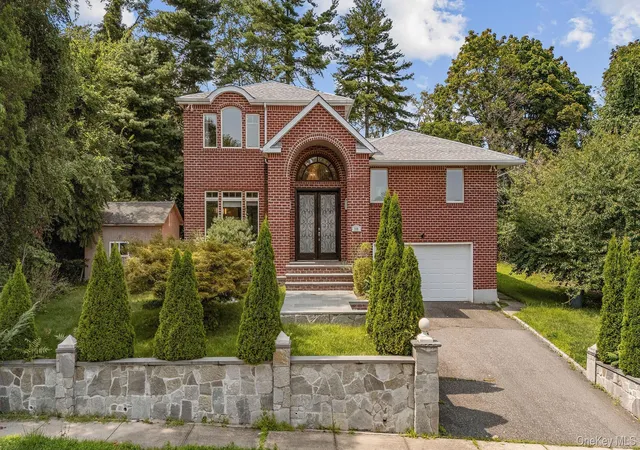 Single family home for sale at 300 Ellen Pl, Oyster Bay, NY 11753 | MLS# 1037607