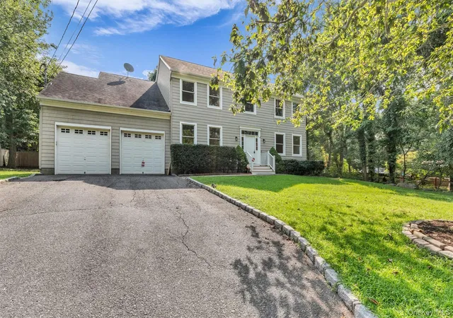 Photo 3 of Single family home for sale at 1871 Edwards Ave, Riverhead, NY 11933 | MLS# 1037778 | Listing updated on 2026-09-13