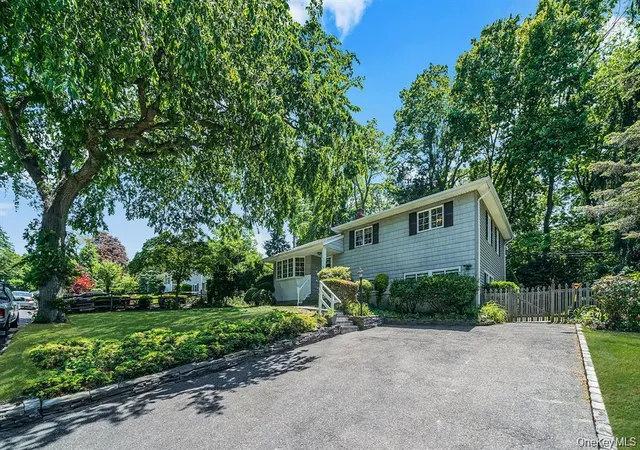 Photo 4 of Single family home for sale at 34 Gristmill Ln, Huntington, NY 11743 | MLS# 1037824 | Listing updated on 2026-10-09