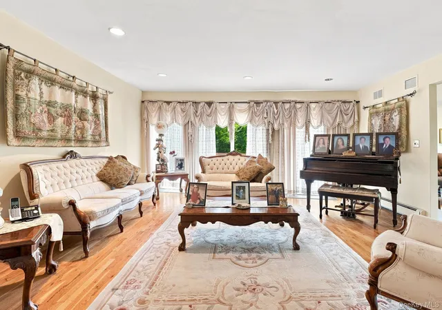 Photo 4 of Sale Pending at 444 West St, Harrison, NY 10528 | MLS# 1037920 | Listing updated on 2026-09-11
