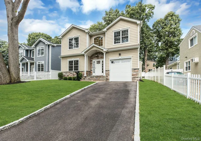 Single family home for sale at 9 Hickory Rd, Oyster Bay, NY 11709 | MLS# 1037944