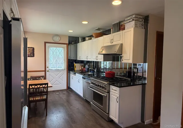 Photo 3 of Single family home for sale at 1612 N Gardiner Dr, Islip, NY 11706 | MLS# 1037951 | Listing updated on 2026-09-15