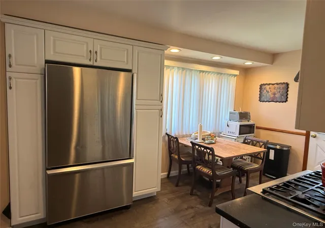 Photo 3 of Single family home for sale at 1612 N Gardiner Dr, Islip, NY 11706 | MLS# 1037951 | Listing updated on 2026-10-08