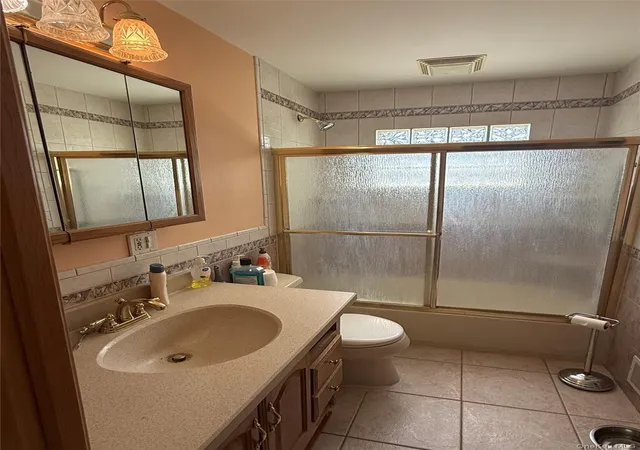 Photo 4 of Single family home for sale at 1612 N Gardiner Dr, Islip, NY 11706 | MLS# 1037951 | Listing updated on 2026-10-08