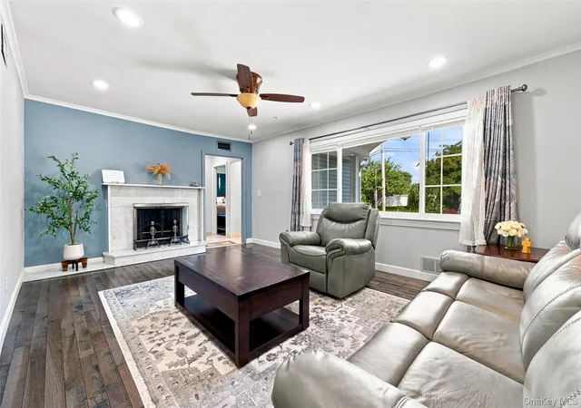 Photo 3 of Single family home for sale at 1230 Parkwood Dr, Hempstead, NY 11566 | MLS# 1038051 | Listing updated on 2026-09-13