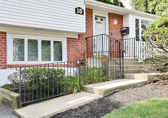 Photo 2 of Sale Pending at 10 Briarcliff Dr, Ramapo, NY 10952 | MLS# 1038425 | Listing updated on 2026-09-10