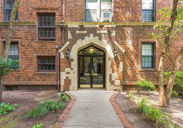 Listing Photo 3 - Condo for sale in building located at 68-12 Burns St, New York City, NY 11375 - Unit #B2