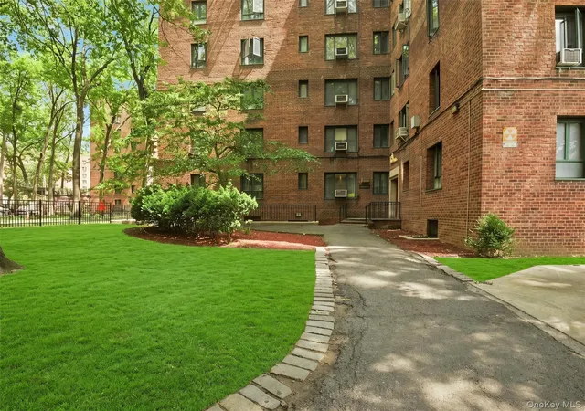 Photo 2 of Sale Pending at 2049 Mcgraw Ave #4F, New York, NY 10462 | MLS# 1038872 | Listing updated on 2026-09-10