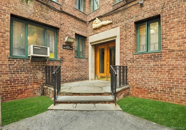 Photo 3 of Sale Pending at 2049 Mcgraw Ave #4F, New York, NY 10462 | MLS# 1038872 | Listing updated on 2026-09-10