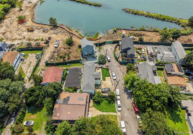 Photo 3 of Single family home for sale at 419 Harding Park, New York, NY 10473 | MLS# 1038896 | Listing updated on 2026-09-12