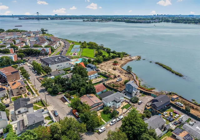 Photo 3 of Single family home for sale at 419 Harding Park, New York, NY 10473 | MLS# 1038896 | Listing updated on 2026-09-12