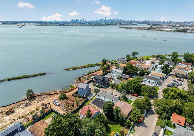 Photo 4 of Single family home for sale at 419 Harding Park, New York, NY 10473 | MLS# 1038896 | Listing updated on 2026-09-12