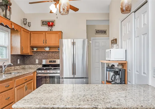Photo 4 of Single family home for sale at 25 Beverly St, Islip, NY 11751 | MLS# 1039015 | Listing updated on 2026-09-12