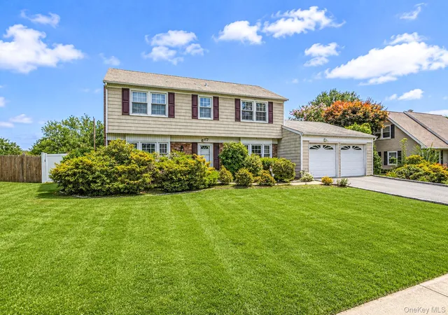 Photo 3 of Single family home for sale at 67 Lakeside Ave, Brookhaven, NY 11755 | MLS# 1039021 | Listing updated on 2026-09-14