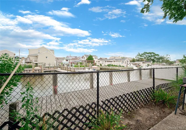 Listing Photo 4 - Condo for sale in building located at 280 S Bayview Ave, Babylon, NY 11701