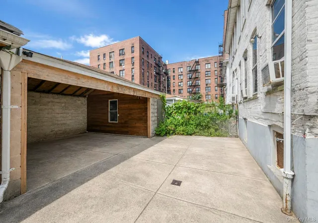 Listing Photo 4 - Condo for sale in building located at 138 E 92nd St, New York, NY 11212