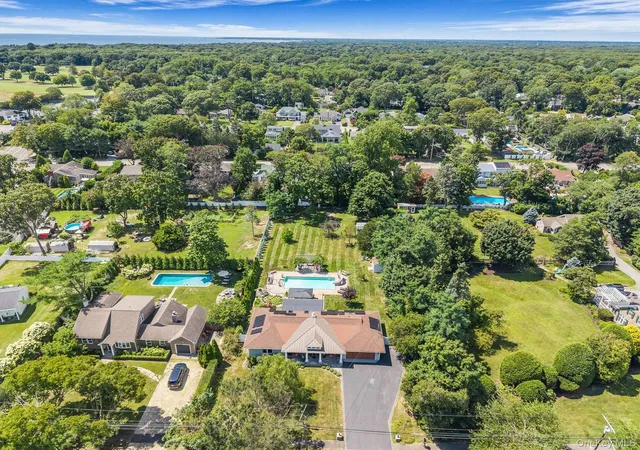 Photo 3 of Single family home for sale at 6 N Howells Point Rd, Brookhaven, NY 11713 | MLS# 1039319 | Listing updated on 2026-09-10