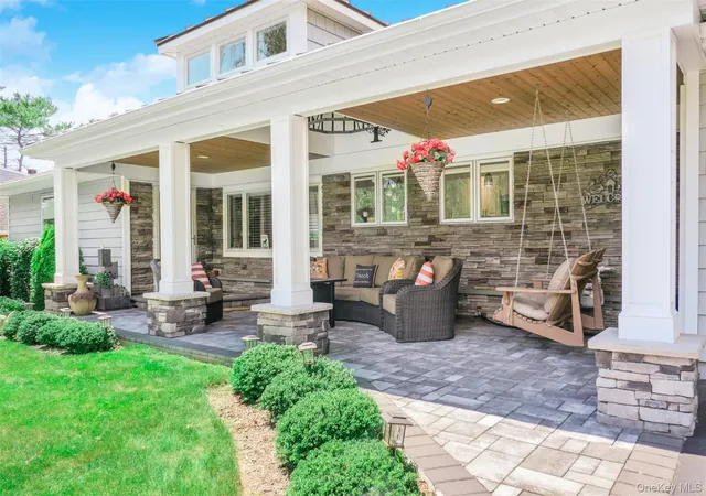 Photo 4 of Single family home for sale at 6 N Howells Point Rd, Brookhaven, NY 11713 | MLS# 1039319 | Listing updated on 2026-09-10