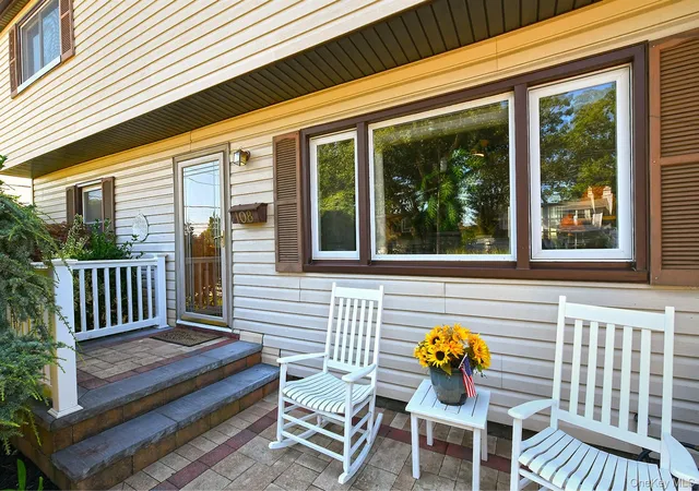 Photo 3 of Sale Pending at 108 Connecticut Ave, Oyster Bay, NY 11758 | MLS# 1039341 | Listing updated on 2026-09-25