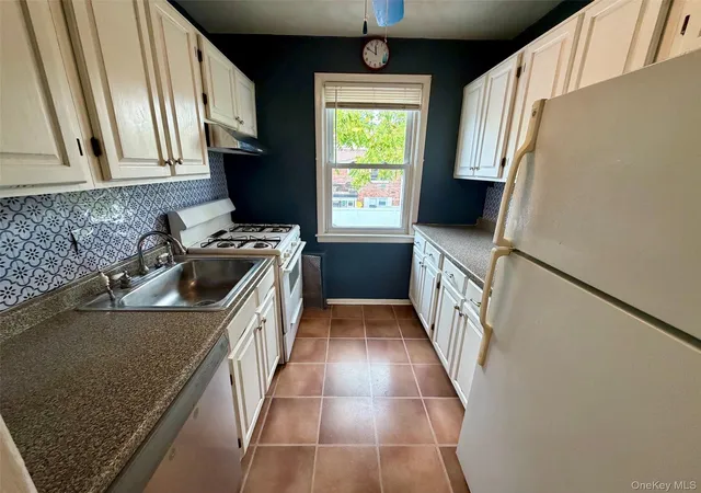 Photo 2 of Condo for sale at 1600 Grand Ave #R3, Hempstead, NY 11510 | MLS# 1039423 | Listing updated on 2026-09-27