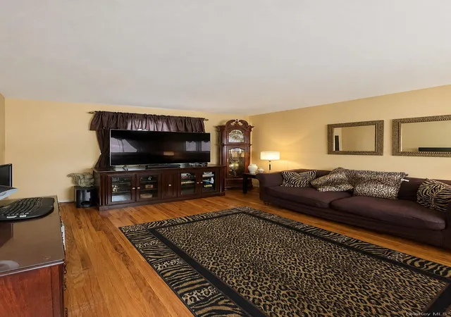 Photo 2 of Single family home for sale at 1340 Mac Donough Pl, New York, NY 10465 | MLS# 1039516 | Listing updated on 2026-09-25