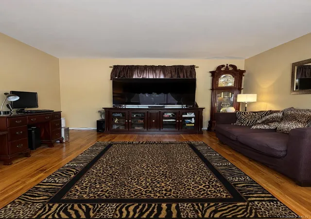 Photo 3 of Single family home for sale at 1340 Mac Donough Pl, New York, NY 10465 | MLS# 1039516 | Listing updated on 2026-09-25