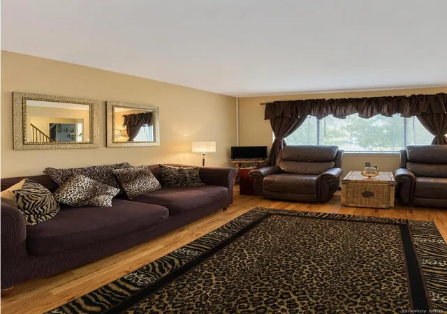 Photo 3 of Single family home for sale at 1340 Mac Donough Pl, New York, NY 10465 | MLS# 1039516 | Listing updated on 2026-10-07