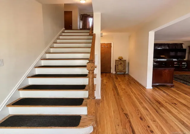 Photo 4 of Single family home for sale at 1340 Mac Donough Pl, New York, NY 10465 | MLS# 1039516 | Listing updated on 2026-10-07