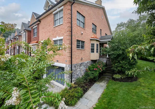 Photo 2 of Sale Pending at 9 The Preserve #9, Oyster Bay, NY 11797 | MLS# 1039520 | Listing updated on 2026-09-11