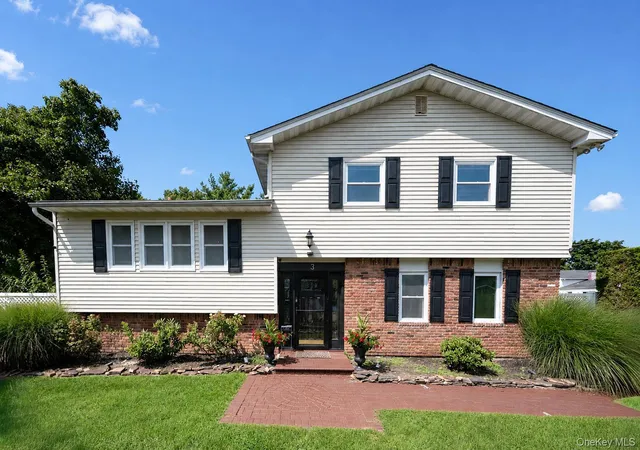 Photo 1 of Sale Pending at 3 Humming Ln, Brookhaven, NY 11727 | MLS# 1039557 | Listing updated on 2026-09-10