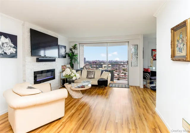 Photo 2 of Condo for sale at 3333 Henry Hudson Pkwy #20D, New York, NY 10463 | MLS# 1039703 | Listing updated on 2026-09-10