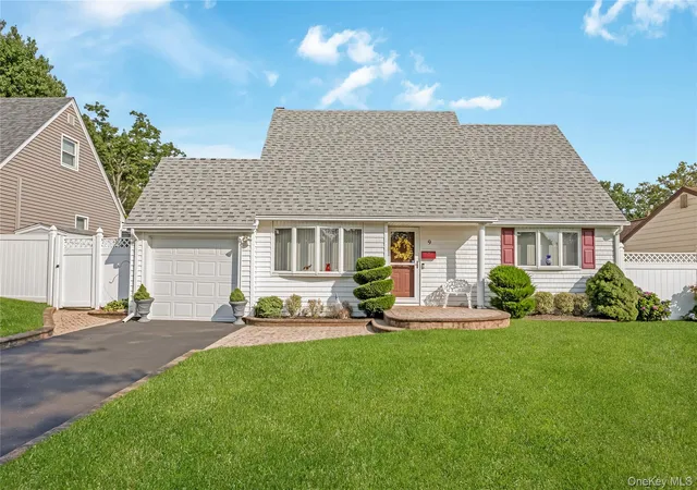 Photo 1 of Sale Pending at 9 Linwood Ave, Oyster Bay, NY 11735 | MLS# 1039800 | Listing updated on 2026-09-18