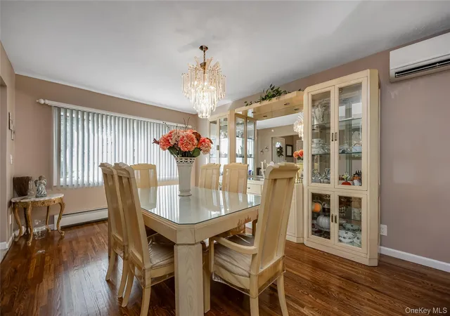 Photo 4 of Sale Pending at 9 Linwood Ave, Oyster Bay, NY 11735 | MLS# 1039800 | Listing updated on 2026-09-18