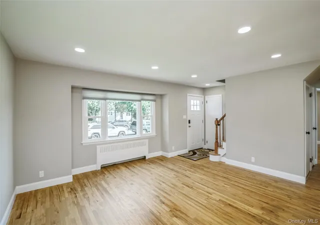 Photo 3 of Single family home for sale at 216 N Hawthorne St, Oyster Bay, NY 11758 | MLS# 1039823 | Listing updated on 2026-09-11