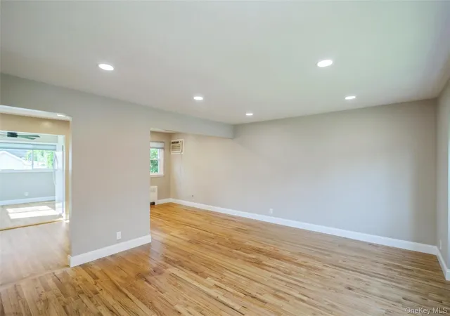 Photo 3 of Single family home for sale at 216 N Hawthorne St, Oyster Bay, NY 11758 | MLS# 1039823 | Listing updated on 2026-09-11