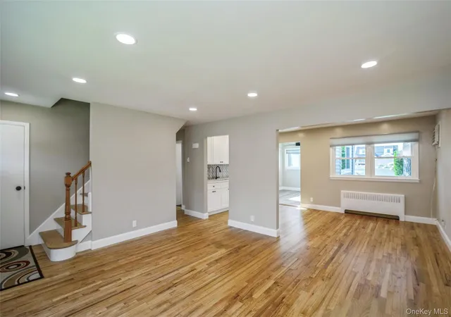 Photo 4 of Single family home for sale at 216 N Hawthorne St, Oyster Bay, NY 11758 | MLS# 1039823 | Listing updated on 2026-09-11