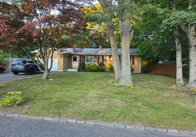 Photo 2 of Single family home for sale at 139 Parkside Ave, Brookhaven, NY 11764 | MLS# 1039881 | Listing updated on 2026-09-14