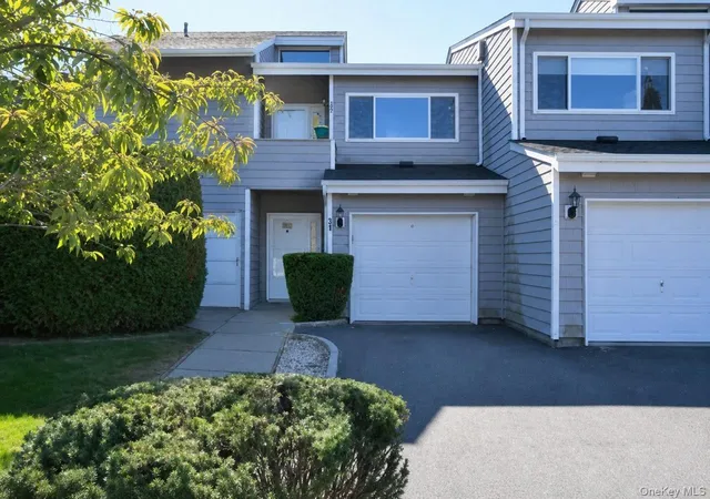 Photo 1 of Sale Pending at 31 Vista Dr N, Brookhaven, NY 11949 | MLS# 1039902 | Listing updated on 2026-09-11