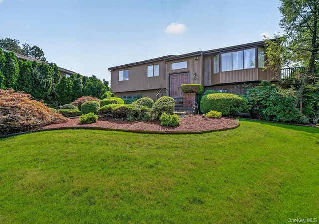 Photo 2 of Single family home for sale at 99 Skyview Ln, New Rochelle, NY 10804 | MLS# 1039982 | Listing updated on 2026-10-04