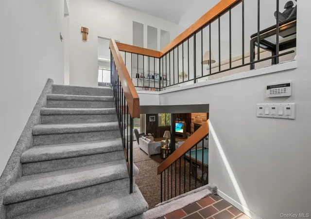 Photo 3 of Single family home for sale at 99 Skyview Ln, New Rochelle, NY 10804 | MLS# 1039982 | Listing updated on 2026-10-04