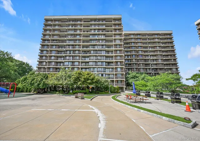 Listing Photo 1 - Condo for sale in building located at 150-38 Union Turnpike, New York, NY 11367 - Unit #6F