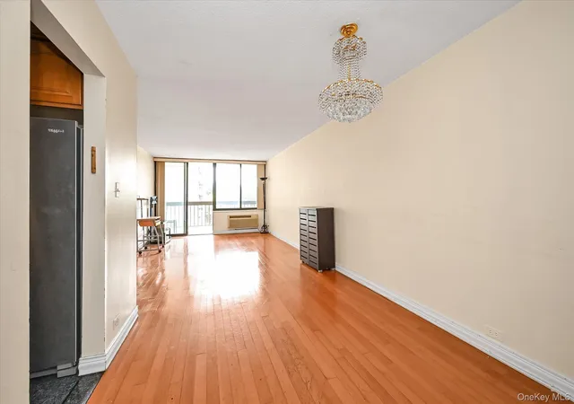 Listing Photo 4 - Condo for sale in building located at 150-38 Union Turnpike, New York, NY 11367 - Unit #6F
