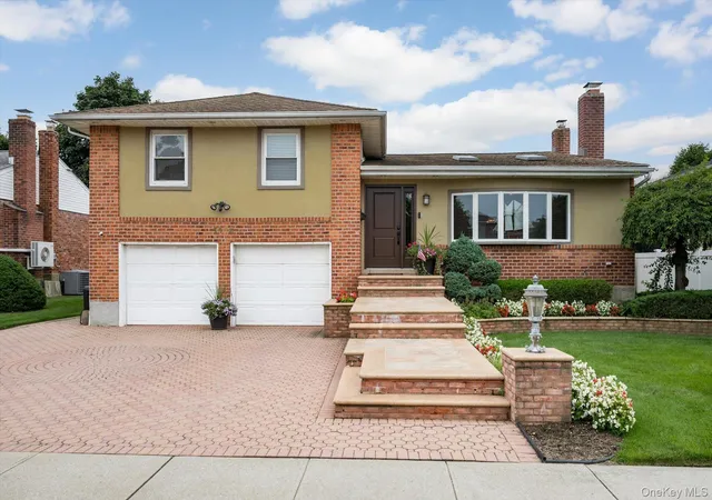 Photo 1 of Sale Pending at 1118 Howard Dr, Hempstead, NY 11590 | MLS# 1040069 | Listing updated on 2026-09-11