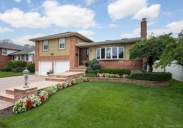 Photo 2 of Sale Pending at 1118 Howard Dr, Hempstead, NY 11590 | MLS# 1040069 | Listing updated on 2026-09-11