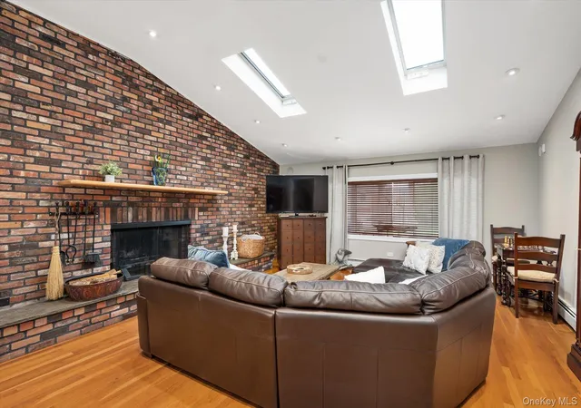 Photo 3 of Sale Pending at 1118 Howard Dr, Hempstead, NY 11590 | MLS# 1040069 | Listing updated on 2026-09-11