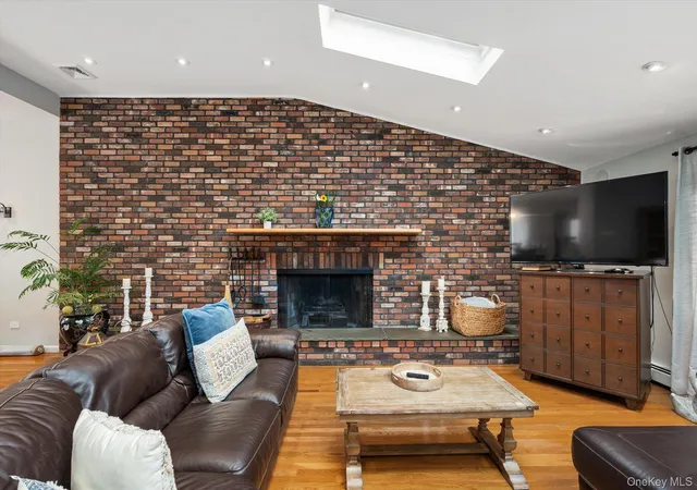 Photo 3 of Sale Pending at 1118 Howard Dr, Hempstead, NY 11590 | MLS# 1040069 | Listing updated on 2026-09-11