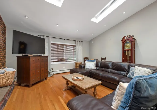 Photo 4 of Sale Pending at 1118 Howard Dr, Hempstead, NY 11590 | MLS# 1040069 | Listing updated on 2026-09-11