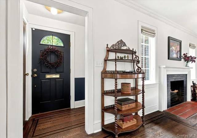 Photo 3 of Sale Pending at 15 Parkview Ct, White Plains, NY 10603 | MLS# 1040070 | Listing updated on 2026-09-26