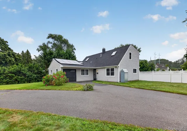 Photo 3 of Sale Pending at 178 Montrose Dr, Brookhaven, NY 11776 | MLS# 1040095 | Listing updated on 2026-09-11